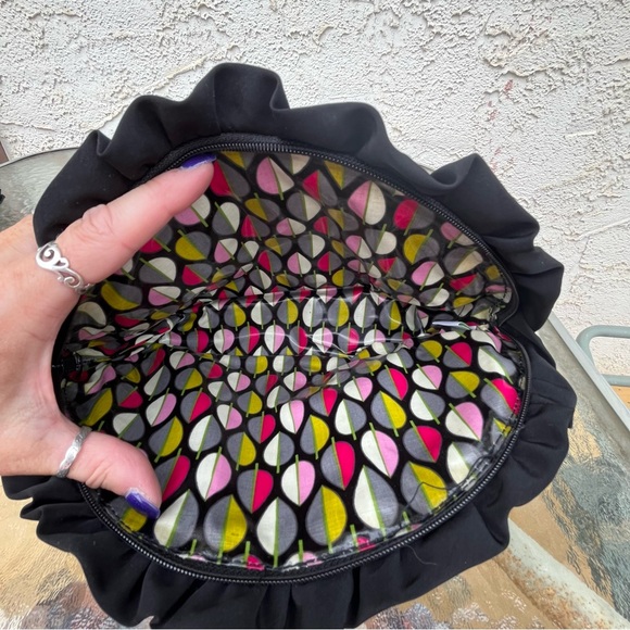 NWOT Vera Bradley Large Black Ruffle Cosmetic Travel Makeup Case - Picture 3 of 9